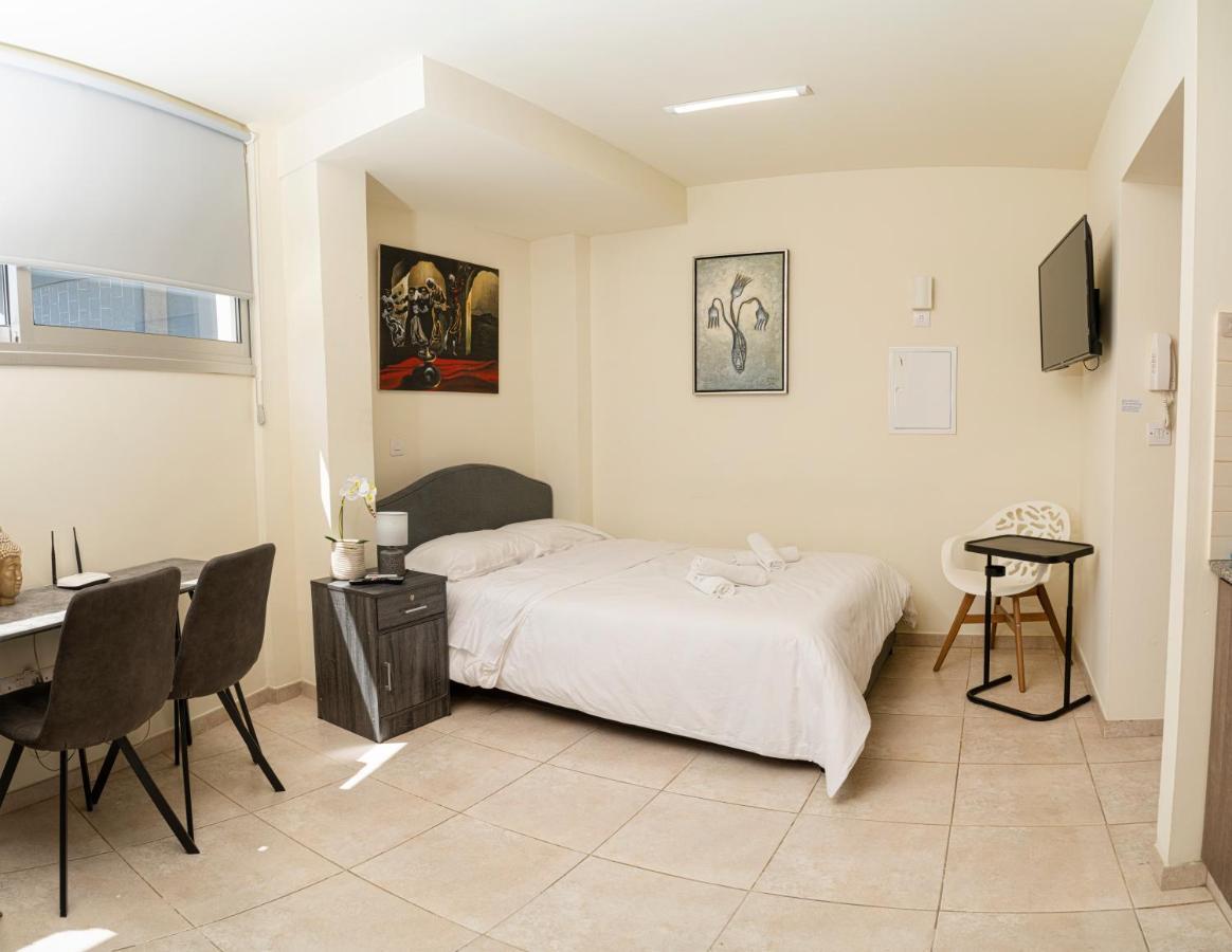 Appartments In The Historic Center Near Beach Limassol Exteriör bild
