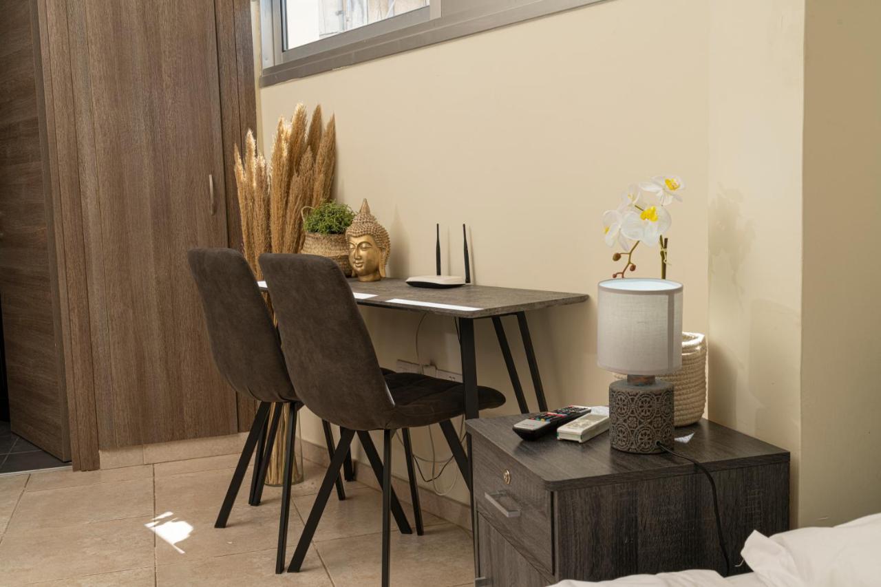 Appartments In The Historic Center Near Beach Limassol Exteriör bild