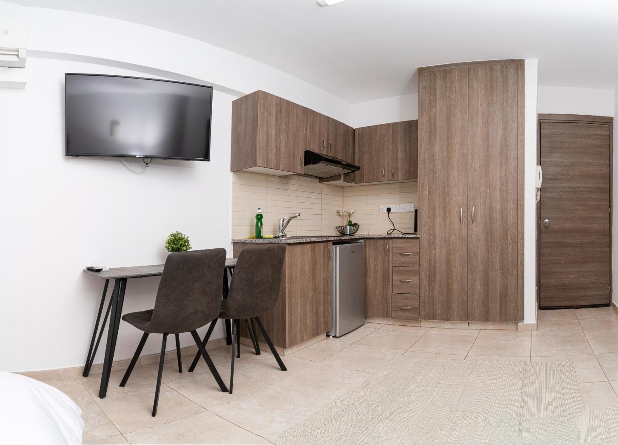Appartments In The Historic Center Near Beach Limassol Exteriör bild